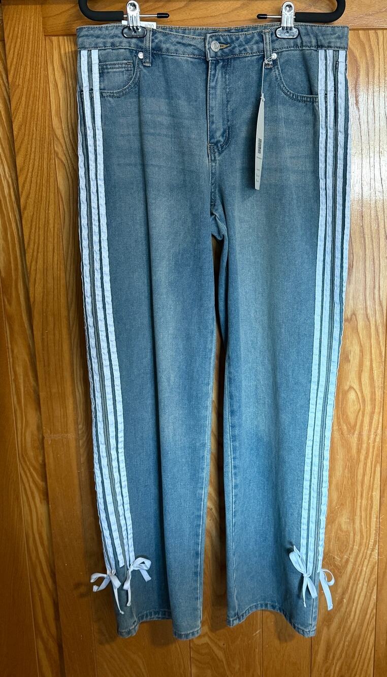 NWT Junior's CALI 1850 Side Stripe Bow Wide Leg Jeans, 11